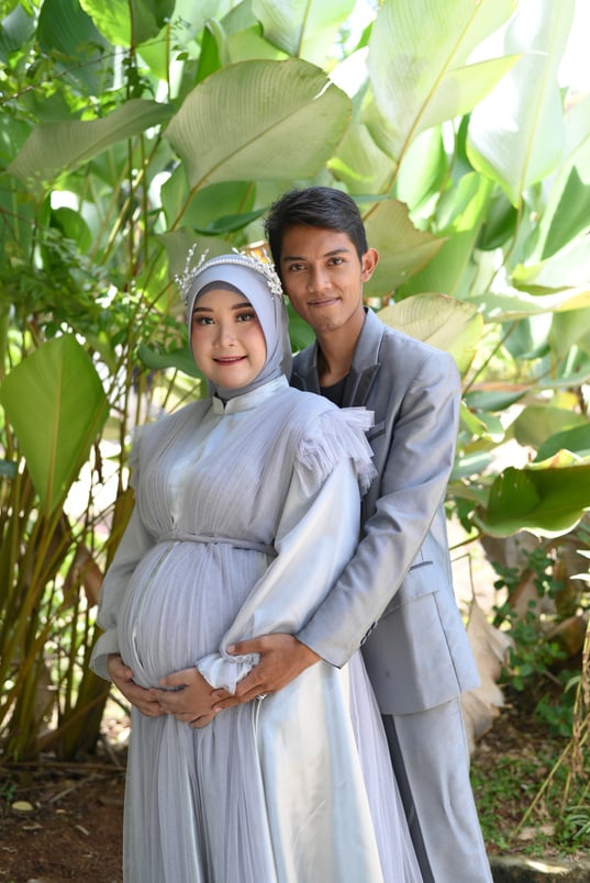 Husband and Wife Maternity Photoshoot Outdoor